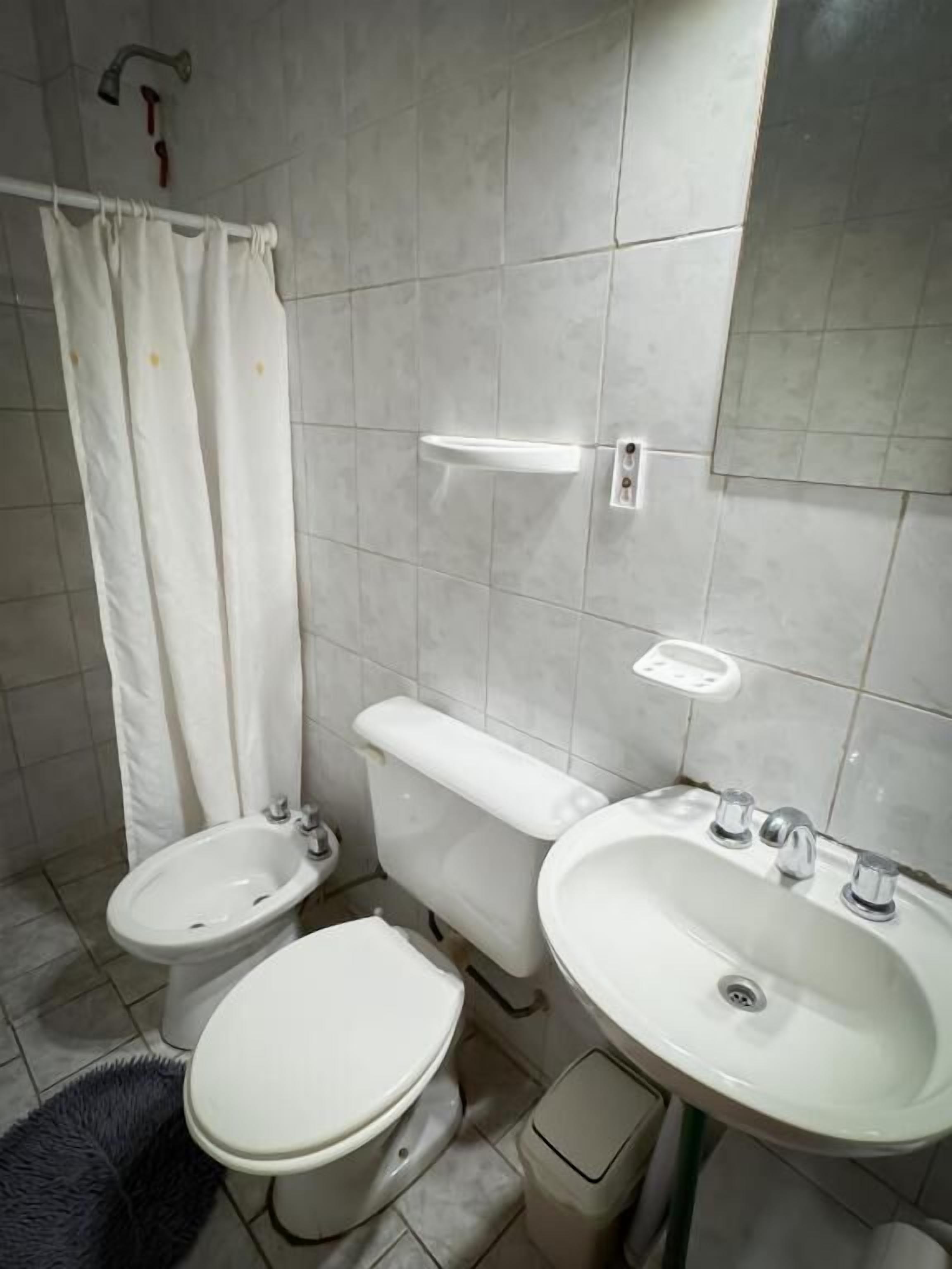 Economy Twin Room, Air conditioning, Park View | Bathroom