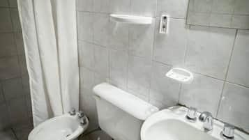 Economy Twin Room, Air conditioning, Park View | Bathroom