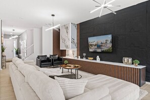 Smart TV - Last Minute Disney! Private Pool, Hot Tub, Game Room & Themed Bedrooms. Book Now! #119667 (Orlando)