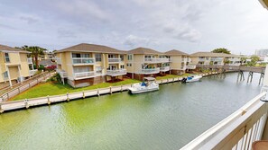 Property grounds - Beautiful Dog Friendly Canal Front 4205 1BR with Free Beach Service for 2! (Destin)
