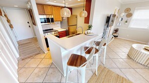 Fridge, microwave, oven, stovetop - Beautiful Dog Friendly Canal Front 4205 1BR with Free Beach Service for 2! (Destin)