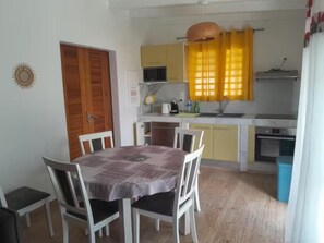 Dining - Vrbo Property (Grand-Bourg de Marie-Galante)