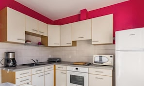 Fridge, microwave, dishwasher