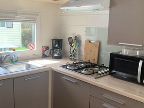 Fridge, microwave - Mobile home with AC - 6 guests (Bourg-Charente)
