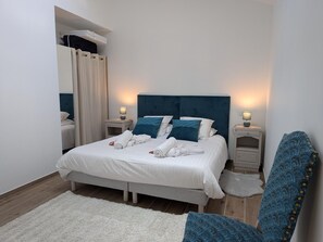 Room - House with AC in the heart of the village - 6 guests (SAINT SIMON)