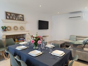 Dining - House with AC in the heart of the village - 6 guests (SAINT SIMON)