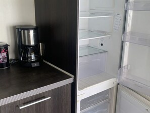 Interior - Family mobile home with AC - 4 guests (Bourg-Charente)