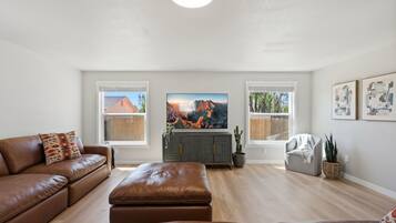 House, Multiple Beds, Patio, Garden View | Living area