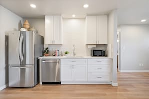 Maison, plusieurs lits, patio, vue jardin | Cuisine privée