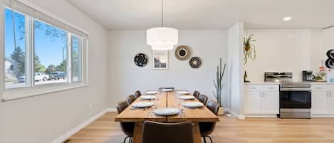Casa, varias camas, patio, vista al jardín | Restaurantes