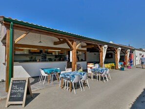Outdoor dining - Comfortable mobile home - 8 guests (Notre-Dame-de-Monts)