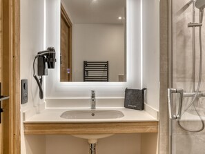 A bathroom with a sink, mirror, and shower. - Exceptional chalet - 10 guests (Les Saisies)