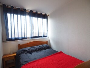 Room - Apartment with pool - 6 guests (Le Grau-du-Roi)