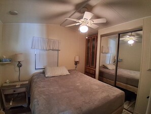 Iron/ironing board, WiFi, bed sheets - Peaceful 1-bedroom Home with AC and Internet in charming Zephyrhills (Zephyrhills)