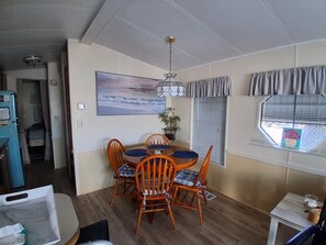 Dining - Peaceful 1-bedroom Home with AC and Internet in charming Zephyrhills (Zephyrhills)