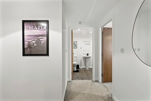 Bathroom - Cozy Leeds Hideaway Near the City (Leeds)