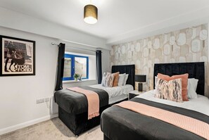 Iron/ironing board - Cozy Leeds Hideaway Near the City (Leeds)