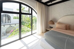 Iron/ironing board, WiFi, bed sheets - Ocean view 4 BR villa - 2 min walk to the beach (Seseh)