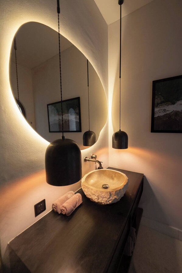 Hair dryer, soap - Ocean view 4 BR villa - 2 min walk to the beach (Seseh)