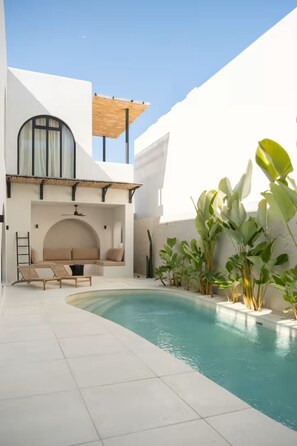 Pool - Lush 4BR, 100 meters from ocean (Seseh)