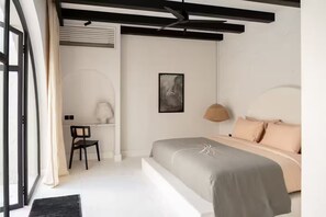 Iron/ironing board, WiFi, bed sheets - Lush 4BR, 100 meters from ocean (Seseh)
