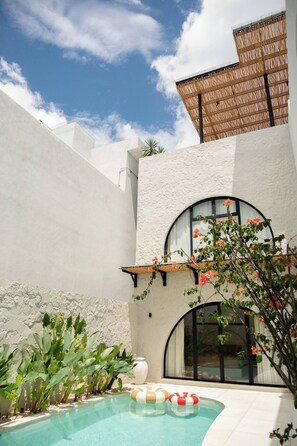 Pool - 3 bed luxury, private rooftop, 100m from beach (Seseh)