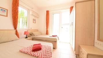 3 bedrooms, iron/ironing board, free WiFi, bed sheets