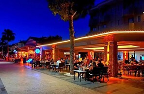 Outdoor dining - Peaceful Villa With Pool Near Calis Beach (Fethiye)