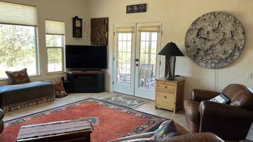 Smart TV, fireplace, DVD player, books