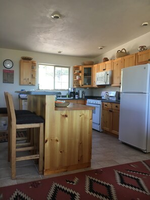 Private kitchen - Alluring Adobe Style Casa Retreat (Crestone)