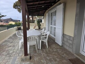 Outdoor dining - Casa do Pico das Flores (Ponta)