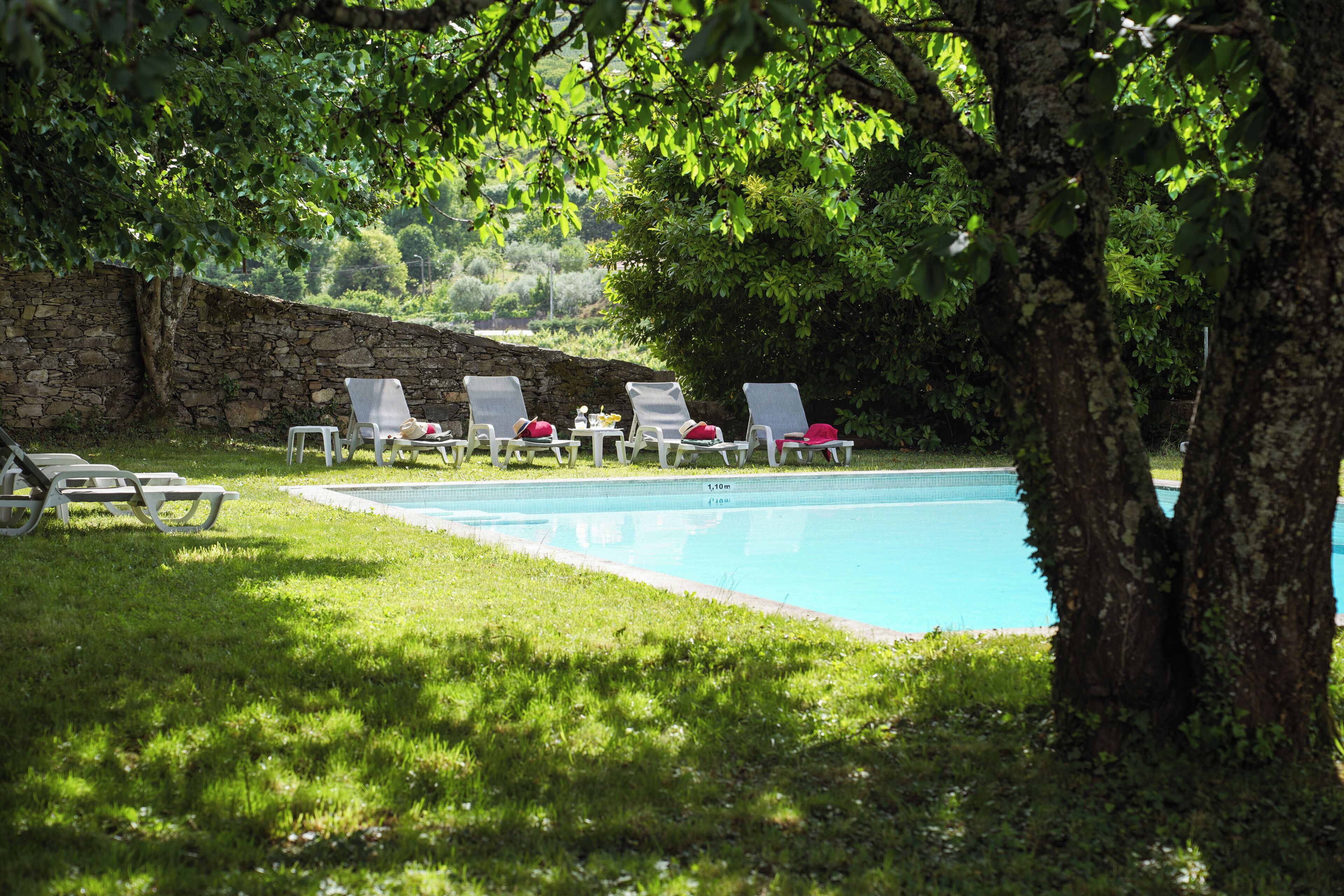 Piscine extérieure en saison