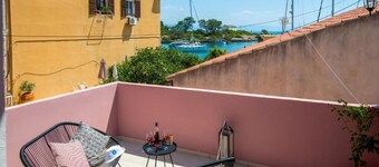 Casa Rossa e Verde by All About Paxos