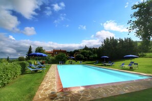 Pool - Apartment 'Podere Il Tigliolo Sulla' with Shared Pool, Private Terrace and Wi-Fi (Castiglione d'Orcia)