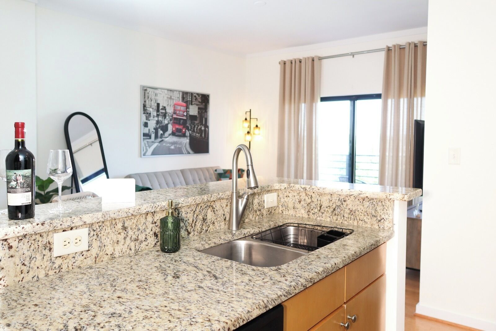 Fantastic 2-bedroom Condo With Free Parking - Fourth Ward - Charlotte