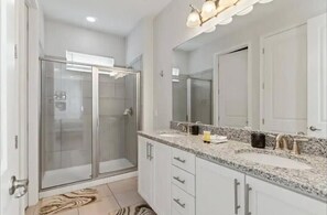 Hair dryer, towels - Last Minute Disney Getaway! Private Pool, Game Room & Themed Bedrooms. Book Now! #170009 (Orlando)
