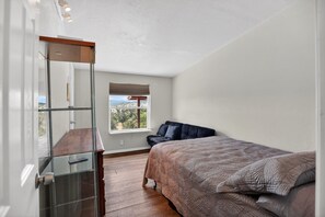 5 chambres, fer et planche à repasser, Wi-Fi, draps fournis