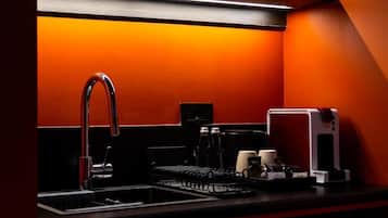 Deluxe Double Room, Garden View | Private kitchen