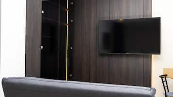 Deluxe Double Room, City View | Interior