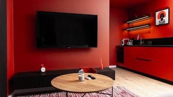 Deluxe Double Room, Garden View | Living area