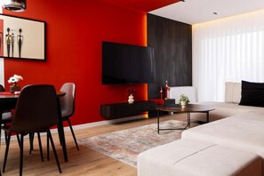 Suite panorámica, vista a la ciudad | Área de sala de estar