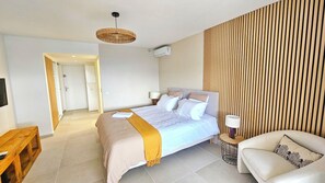 Iron/ironing board, WiFi, bed sheets - Cosy beach-access studio (Le Gosier)