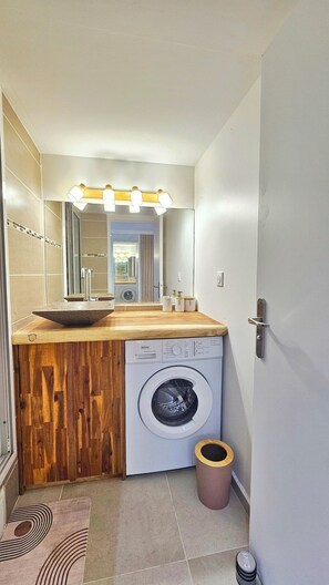 Hair dryer, towels, toilet paper - Vrbo Property (Le Gosier)