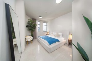 Iron/ironing board, WiFi, bed sheets - Spacious 3BR Dubai Marina | Pool, Sauna & Game Room (Dubai Marina)