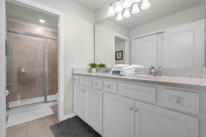 Hair dryer, towels - Last Minute Disney Getaway! Private Pool & Themed Bedrooms. Book Now! #166333 (Orlando)