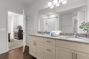 Hair dryer, towels - Last Minute Disney Getaway! Modern & Bright Townhouse. Book Now! #166163 (Orlando)