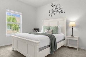 Iron/ironing board, WiFi, bed sheets - Last Minute Disney Getaway! Modern & Bright Townhouse. Book Now! #166163 (Orlando)