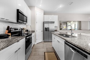 Fridge, microwave, oven, stovetop - Last Minute Disney Getaway! Private Pool & Themed Bedrooms. Book Now! #166499 (Orlando)