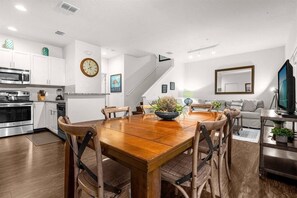 Dining - Last Minute Disney Getaway! Modern & Comfortable Bedrooms. Book Now! #166509 (Orlando)