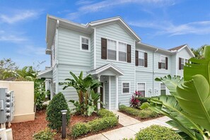 Exterior - Last Minute Disney Getaway! Modern Townhouse with Comfortable Bedrooms. Book Now! #166531 (Orlando)